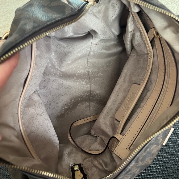 Michael Kors purse signature logo - Picture 3 of 7